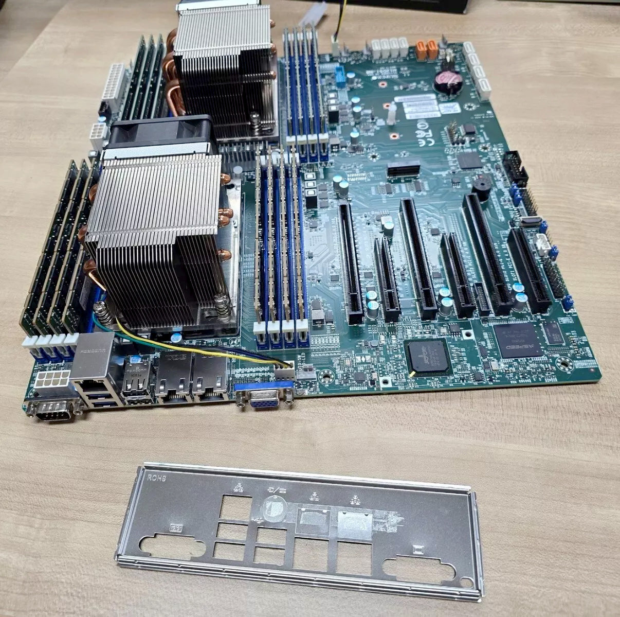 Supermicro H12DSi + 2x AMD EPYC 7742 128 Core 1TB RAM 3.8T NVMe + 10GBe + Cooler